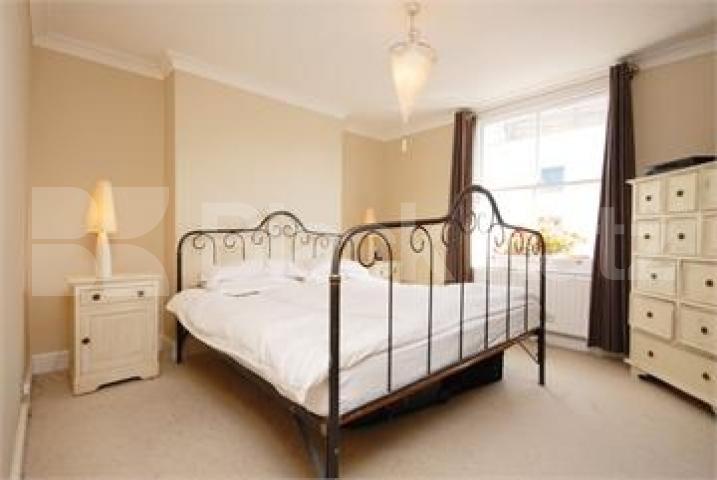 			NEW INSTRUSTION, 4 Bedroom, 1 bath, 1 reception Semi-Detached House			 Chillingworth road, Highbury / Holloway